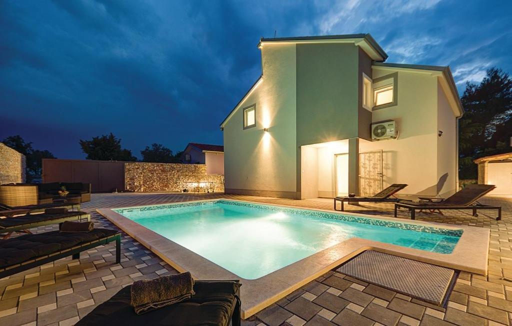 Holiday Home Ivan Peroj Exterior photo